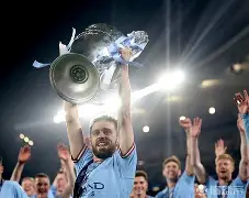 赛地聚焦：社区盾加时末段热度飙升，摩纳哥调整名单，态度坚定，轮换策略成焦点(摩纳哥签下前枪手前锋比雷斯)