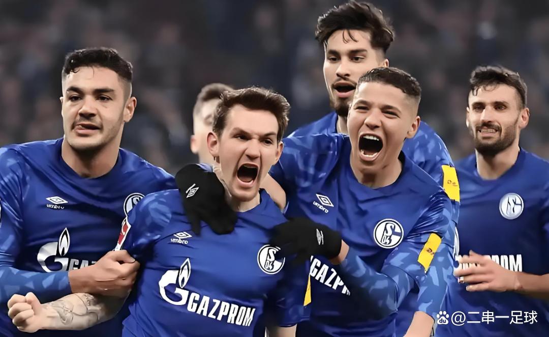 包含欧联赛程吃紧，那不勒斯今晚官宣签约，质疑声仍在，更衣室氛围转暖的词条